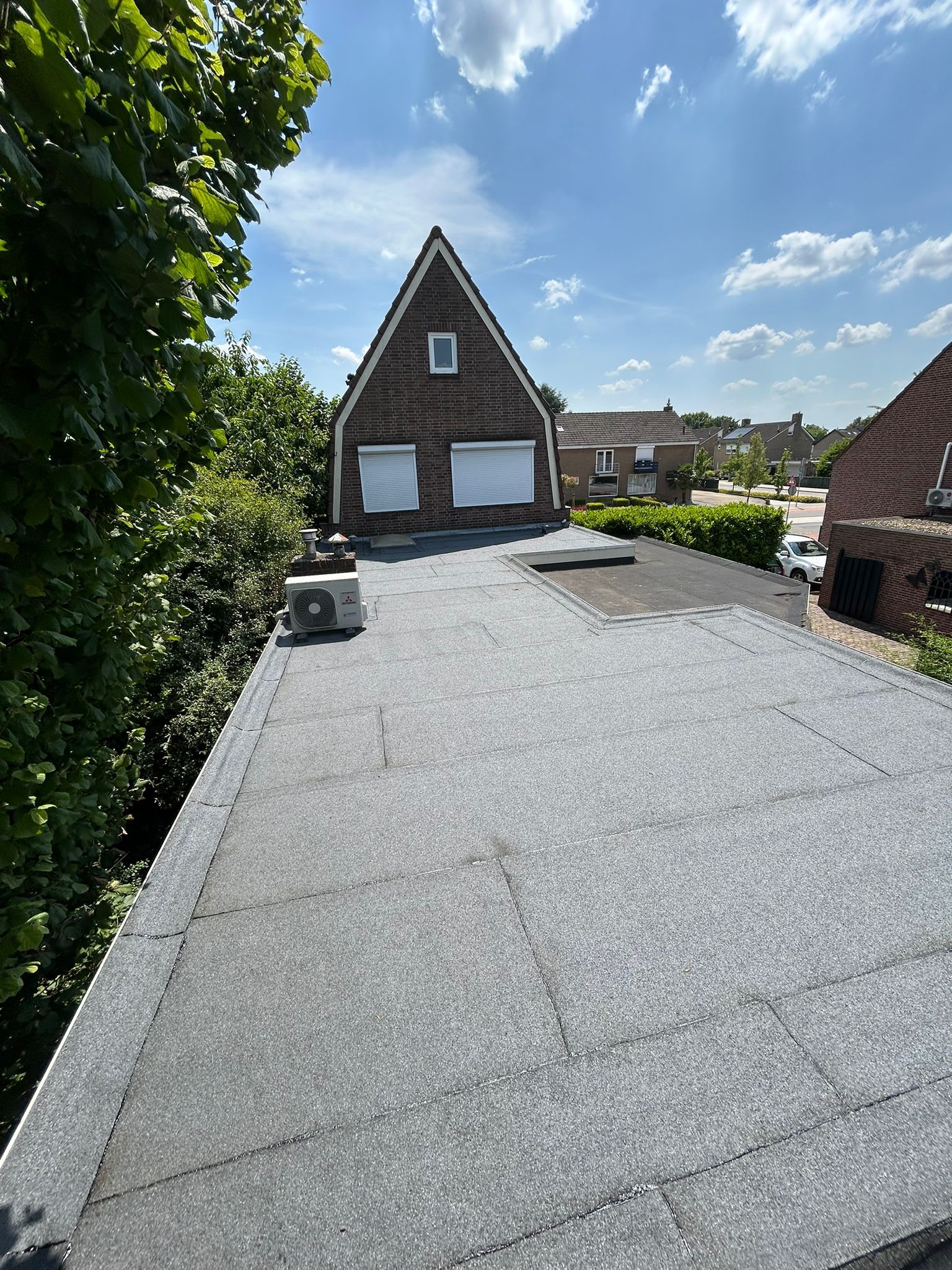 Plat dak met woning